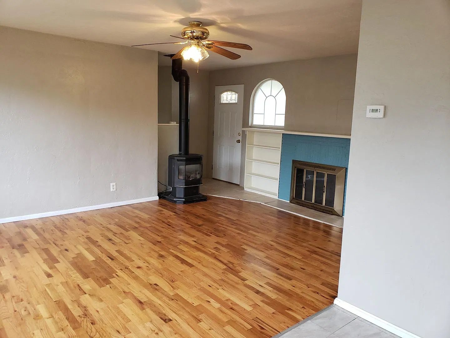 4 Bedroom Home in Quiet Neighborhood — Photo 2