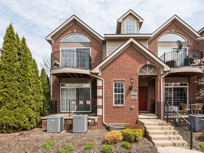 227 W Oakbrook Dr, Ann Arbor, MI, 48103