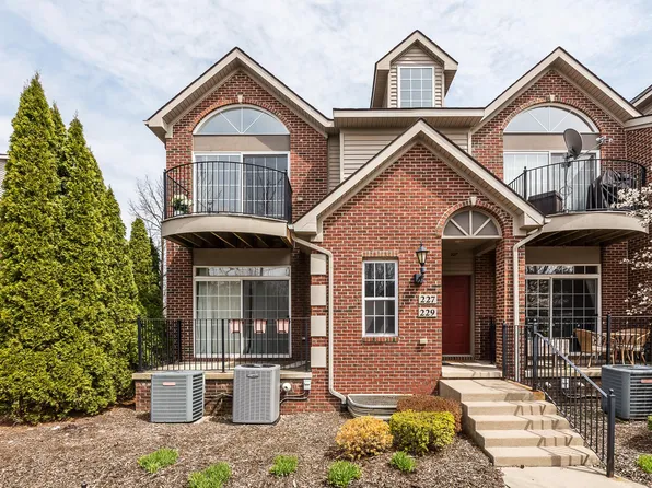 227 W Oakbrook Dr, Ann Arbor, MI 48103