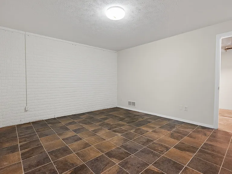 3 Ross Dr #6 — Photo 13