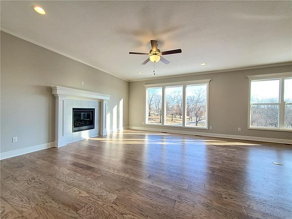 2nd image of 1021 SE Auburn Ct