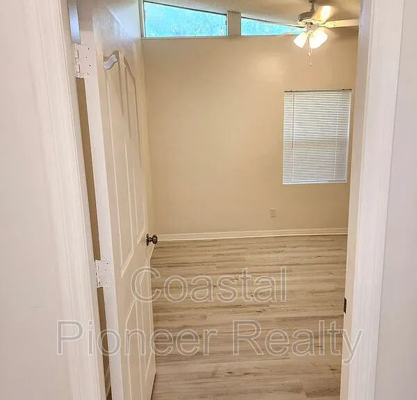 148 18th St NW — Photo 10