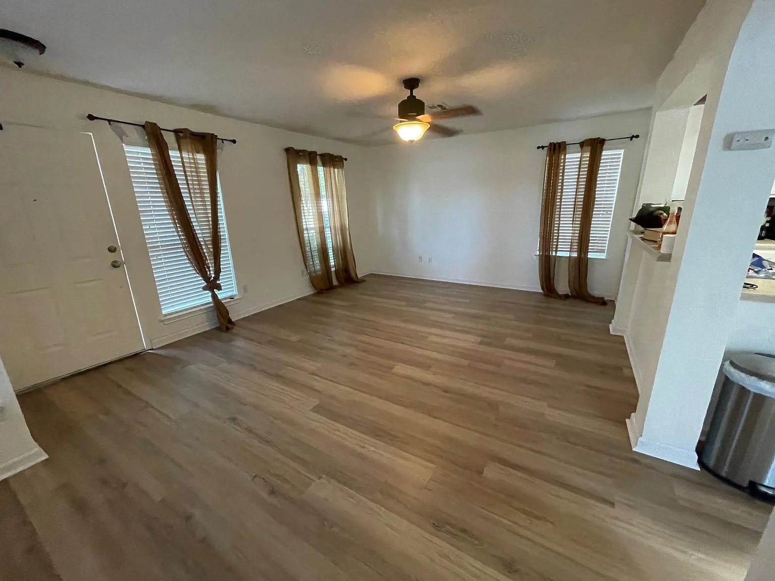 3 bed, 2.5 bath, 1719 sqft, $2,000 — Photo 4