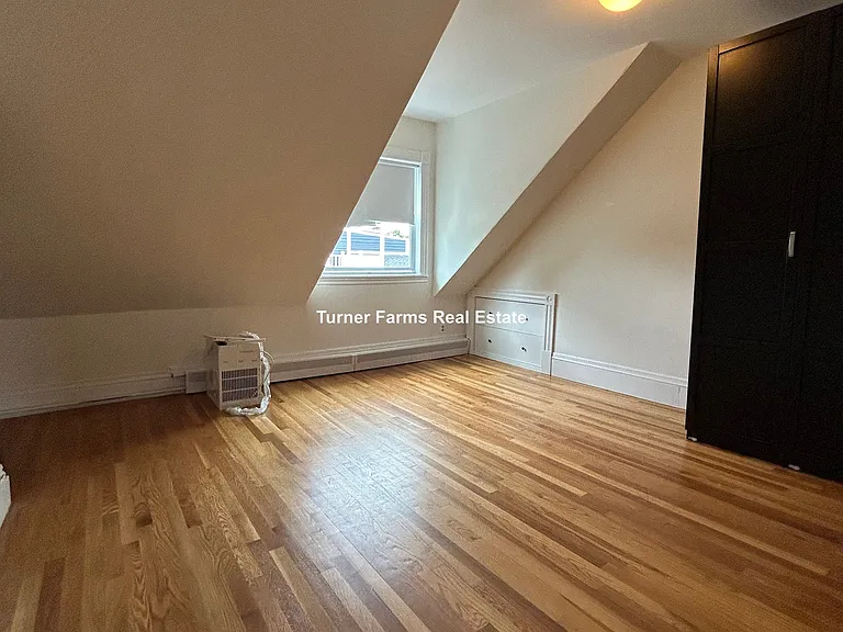 185 Davis Ave — Photo 13