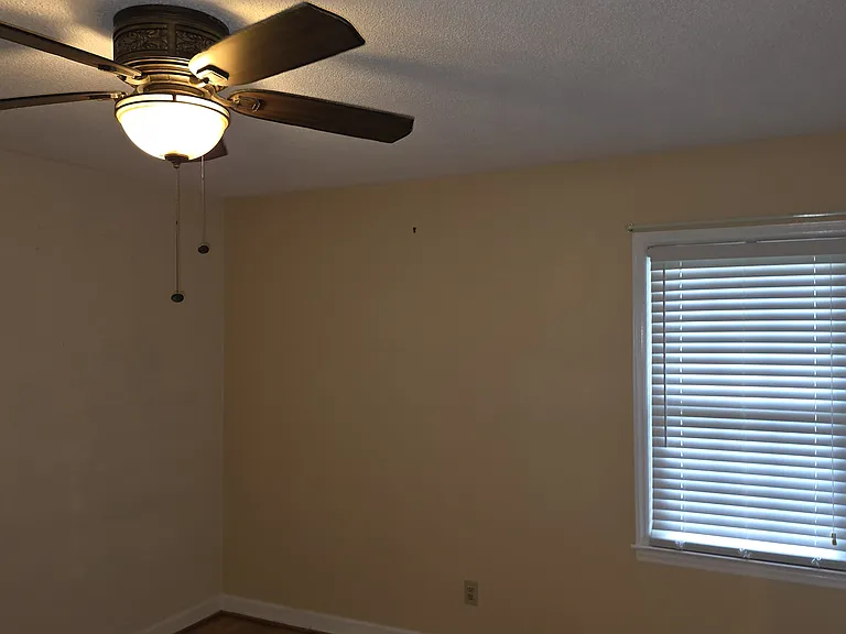 614 Garfield Dr — Photo 3