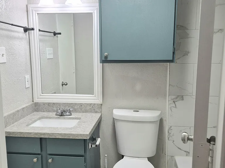 406 Matt Ln — Photo 8