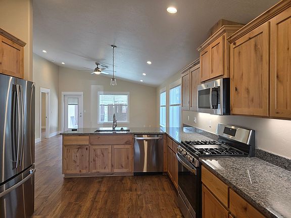 4th image of 2941 Naples Dr