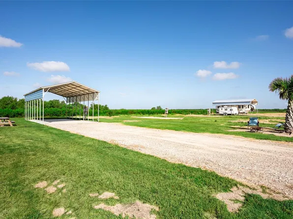 1065 Canal, Gilchrist, TX 77650