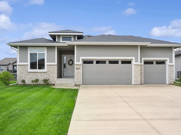8876 Scarlet Dr, West Des Moines, IA 50266