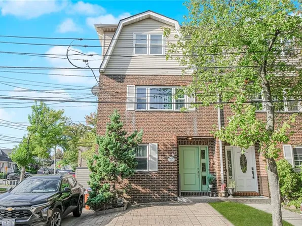 22 Crest Loop, Staten Island, NY 10312