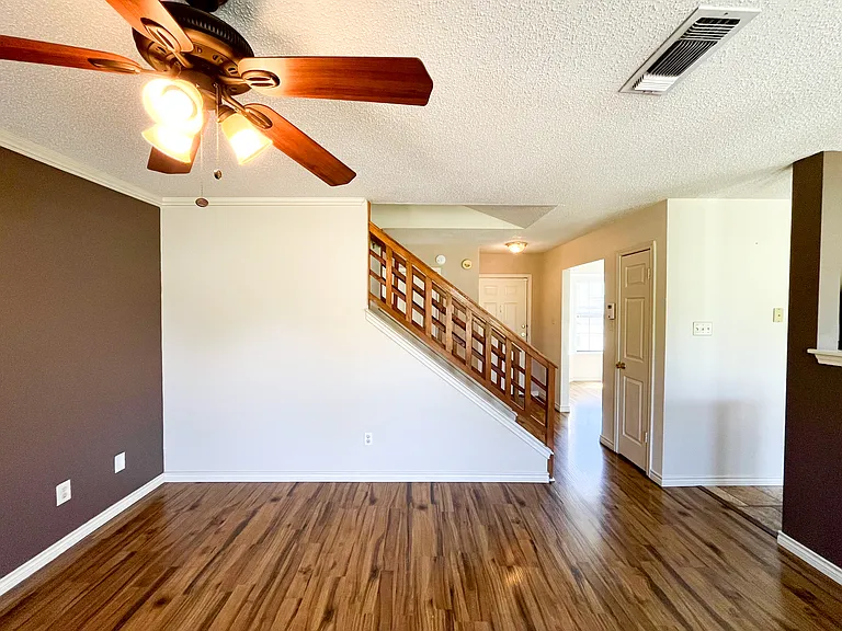 2512 Schulze Dr — Photo 7
