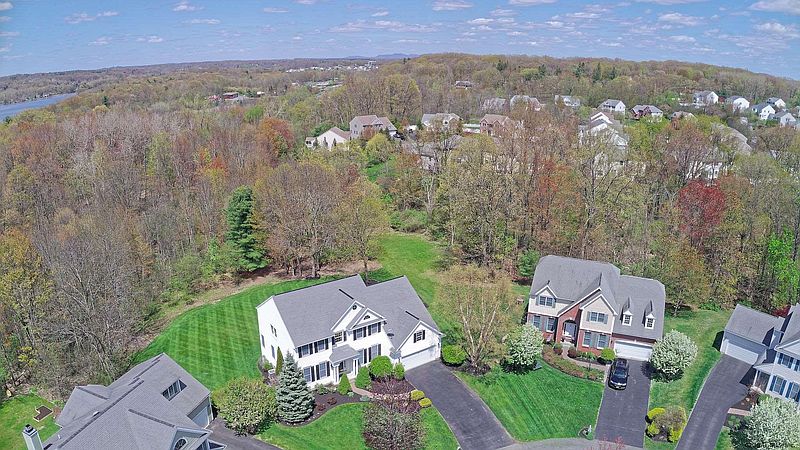 4th image of 20 WAYFIELD Lane