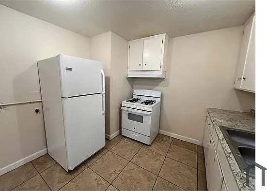 358 N Valeria St — Photo 5