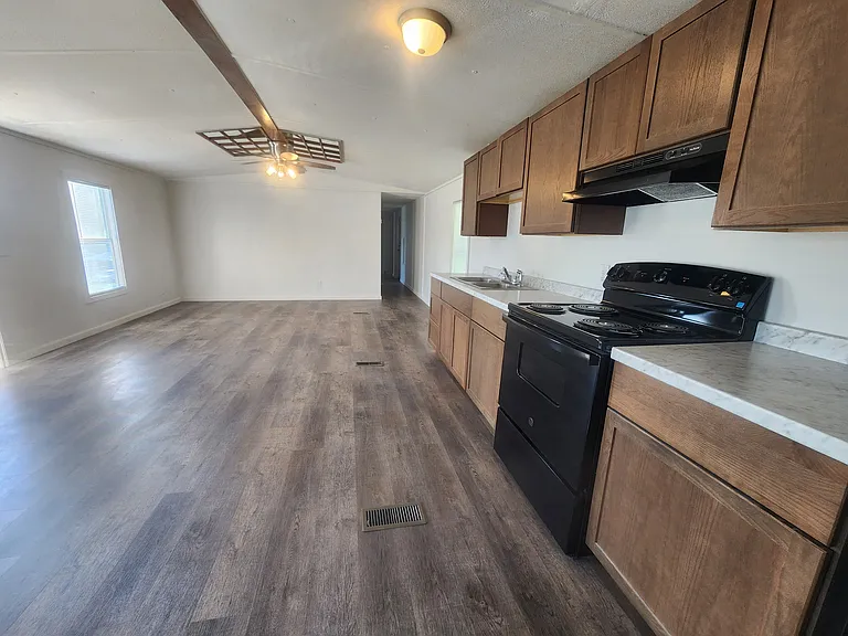 1559 Perry St SE — Photo 7