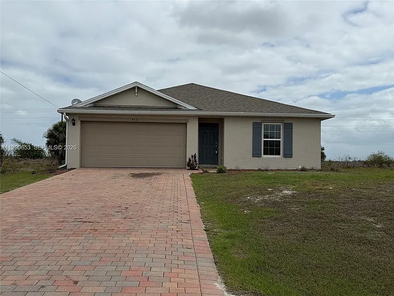 513 Ella Jean Pl — Photo 1