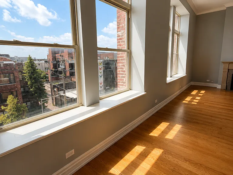1470 W Carmen Ave #301 — Photo 4