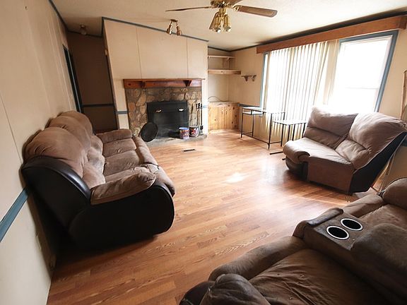 3rd image of 35 Dogwood Cir