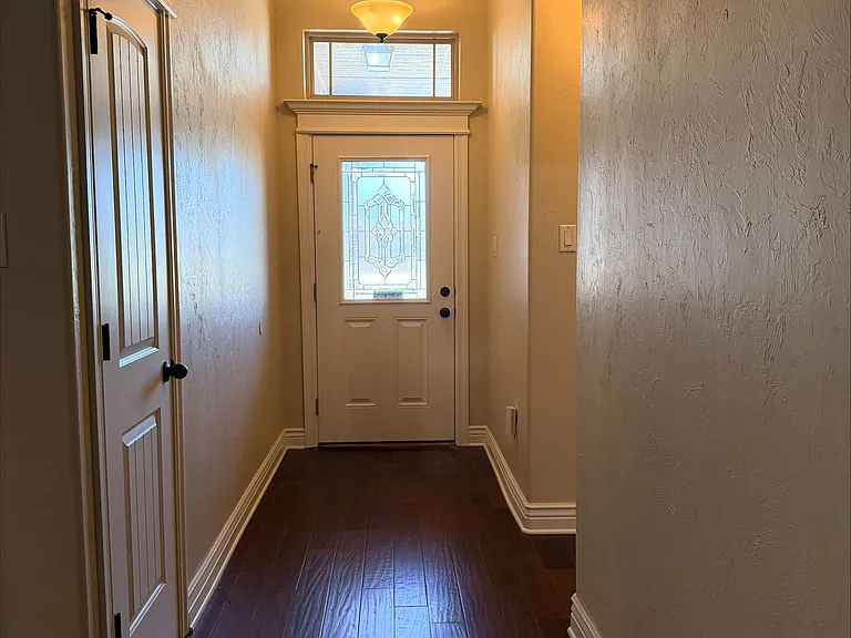5702 NW Valor Ave — Photo 5