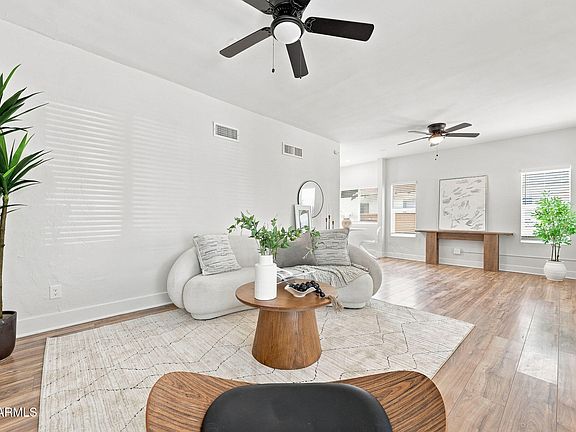 3rd image of 1005 E MORELAND Street