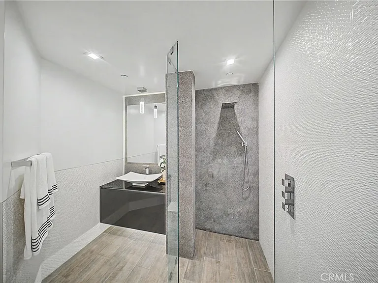 9459 Beverly Crest Dr — Photo 18
