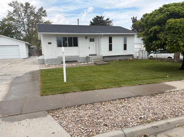 5722 S Gandalf Dr, Salt Lake City, UT 84129