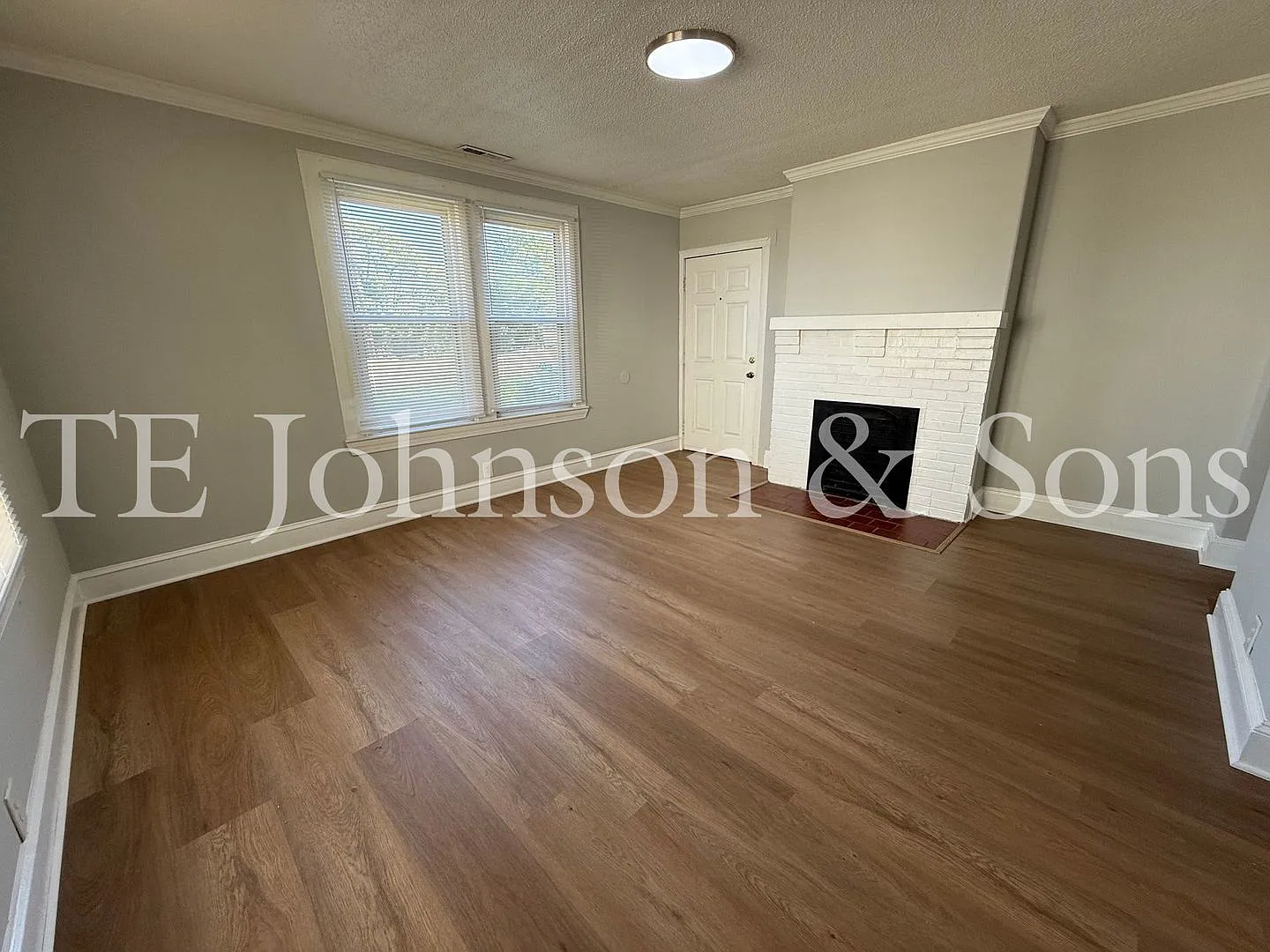 Charming 2 Bedroom Home — Photo 4