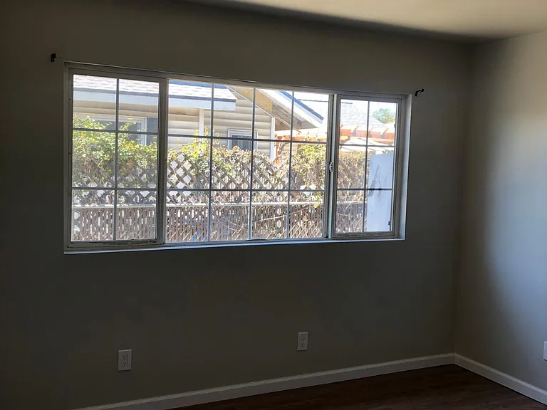 223 E Nevada St — Photo 4
