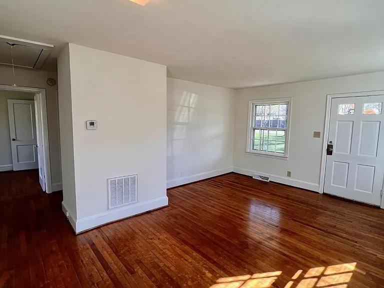 243 Poindexter Dr — Photo 4