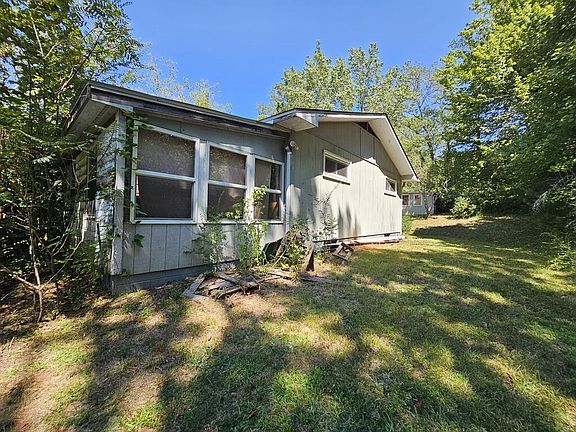5th image of 44 Meadow Ln