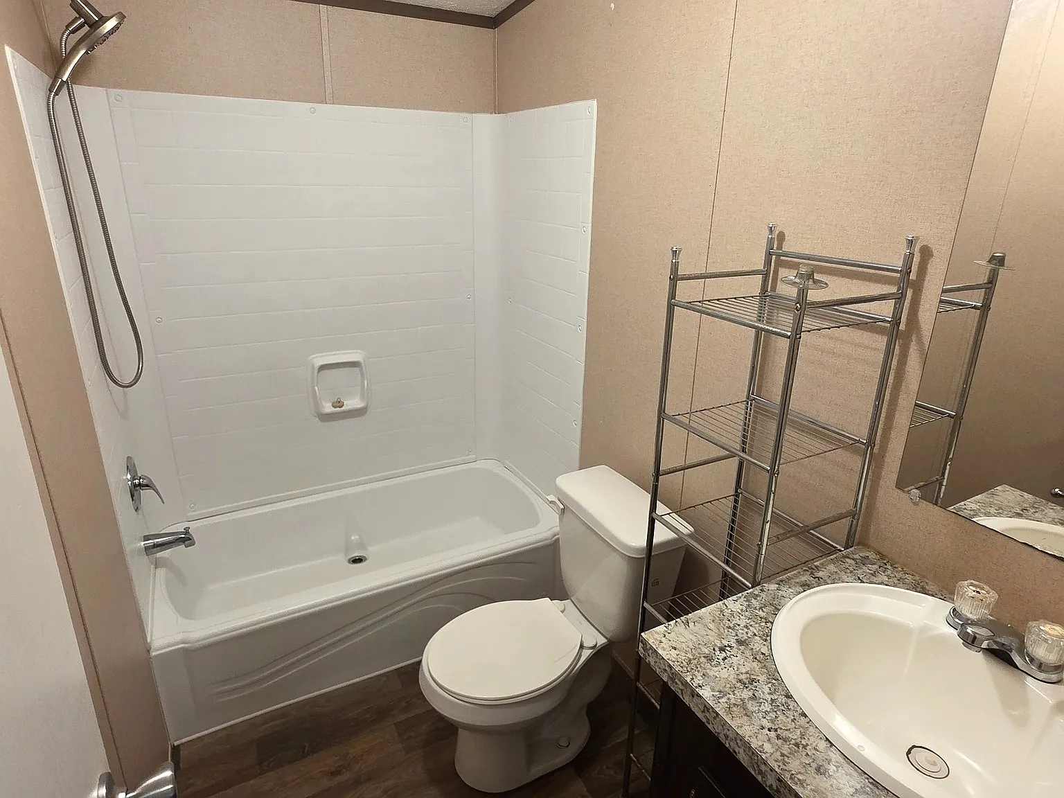 253 Gibbs Rd — Photo 3