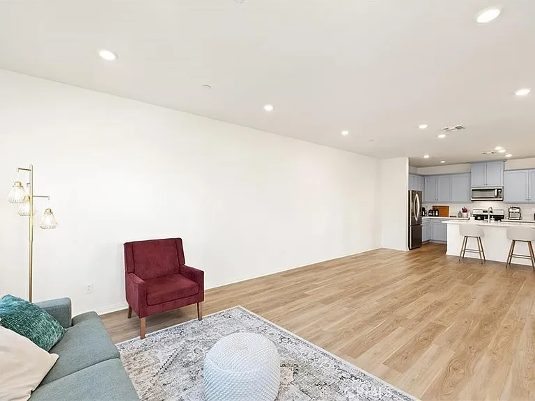 3906 E Coronado Privado — Photo 8