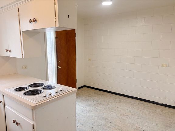 3rd image of 781 Oxford Dr APT 10