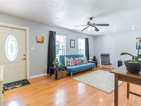 3rd image of 2573 Rest Haven Ave
