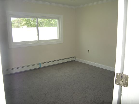 5th image of 9 Pond Ln