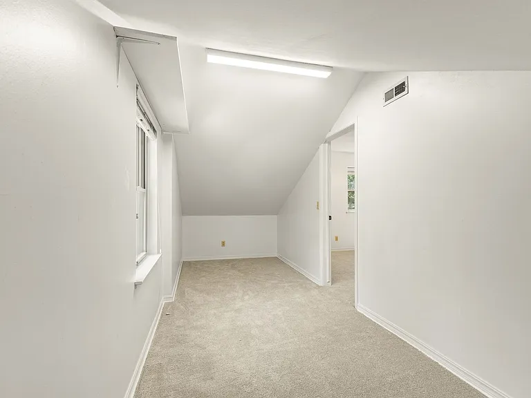 2825 E Inwood Ln — Photo 3