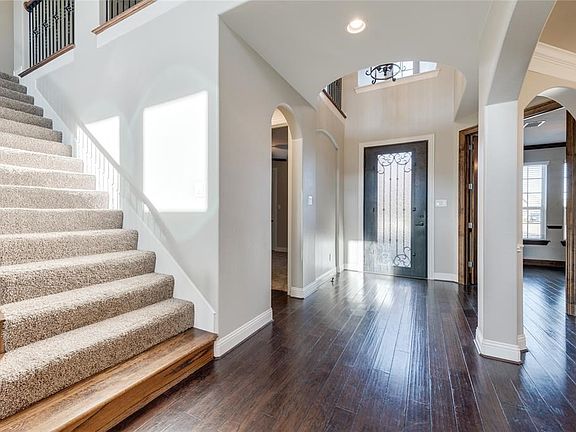 2nd image of 2812 Chatswood Dr