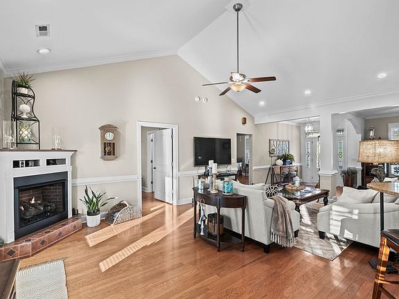 5th image of 112 Par Away Ct.