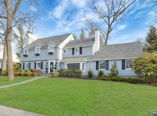 225 Waiku Rd, Ridgewood, NJ 07450