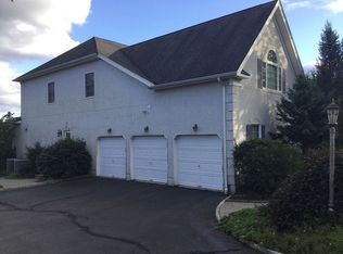 24 Ridgeline Dr, Long Valley, NJ 07853