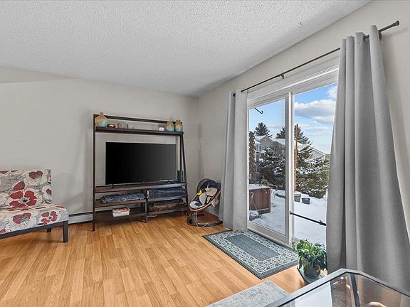 4th image of 200 Acorn Drive #204