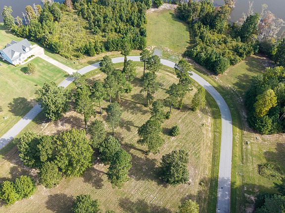 5th image of 323 Plantation Circle