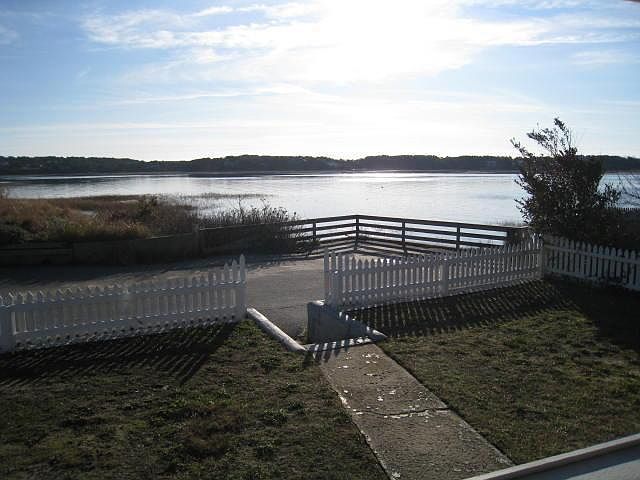 1st image of 18 Pleasant Point Landing
