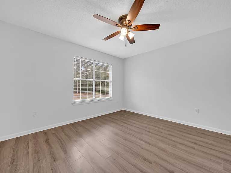 22150 Hill N Dale Dr — Photo 29