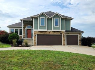 7604 N Amoret Ave, Kansas City, MO 64151