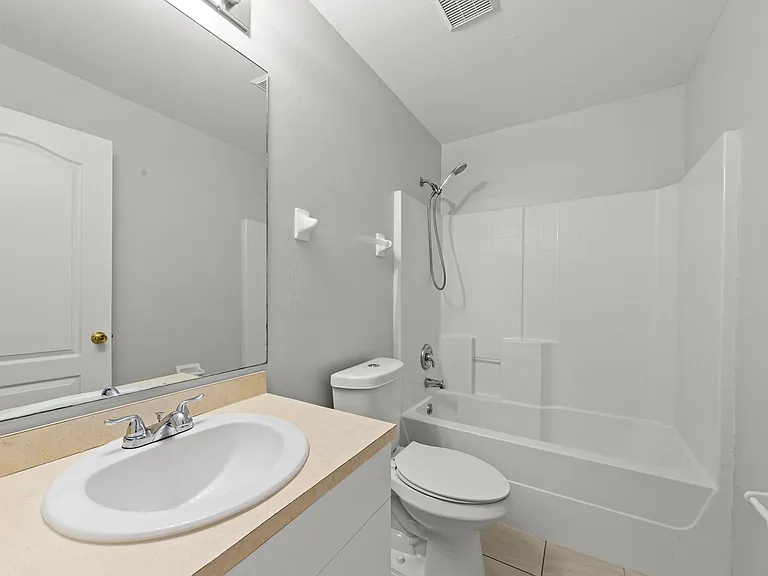 Guest bathroom with shower/tub combo