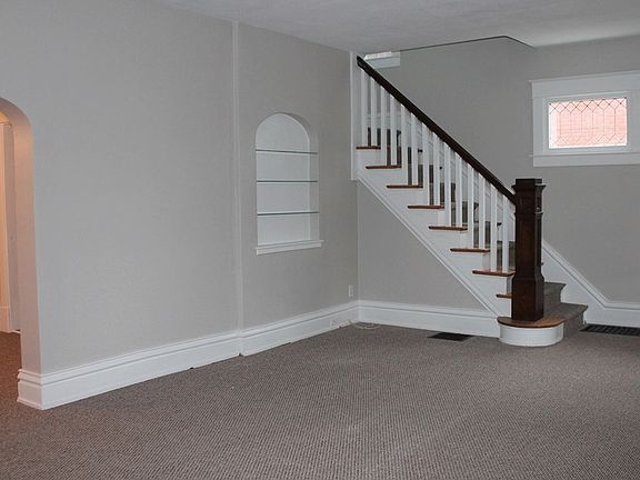 4th image of 1819 Hutchins St