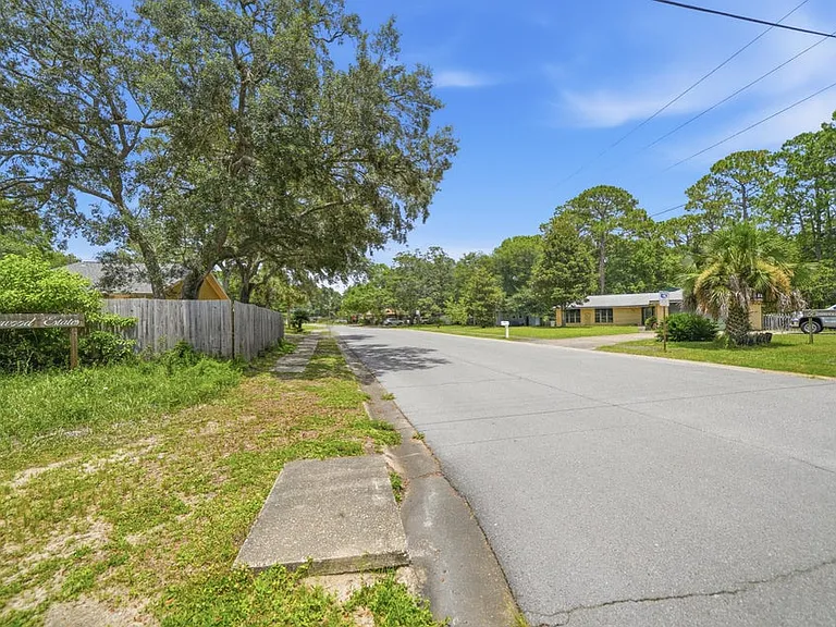 942 Rue De Palms Dr — Photo 42