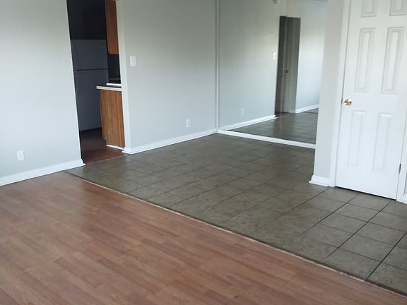 3rd image of 921 N Broadway APT 6