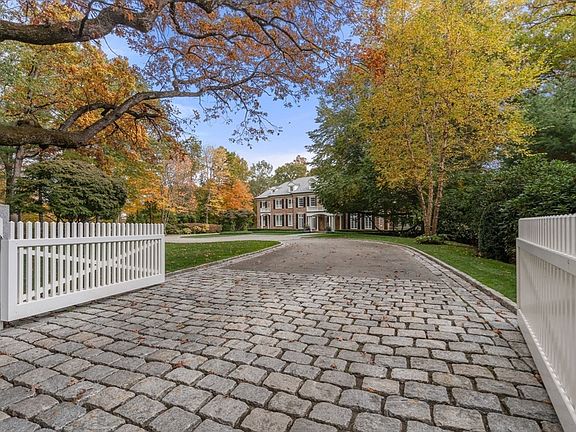 3rd image of 41 Skating Pond Rd