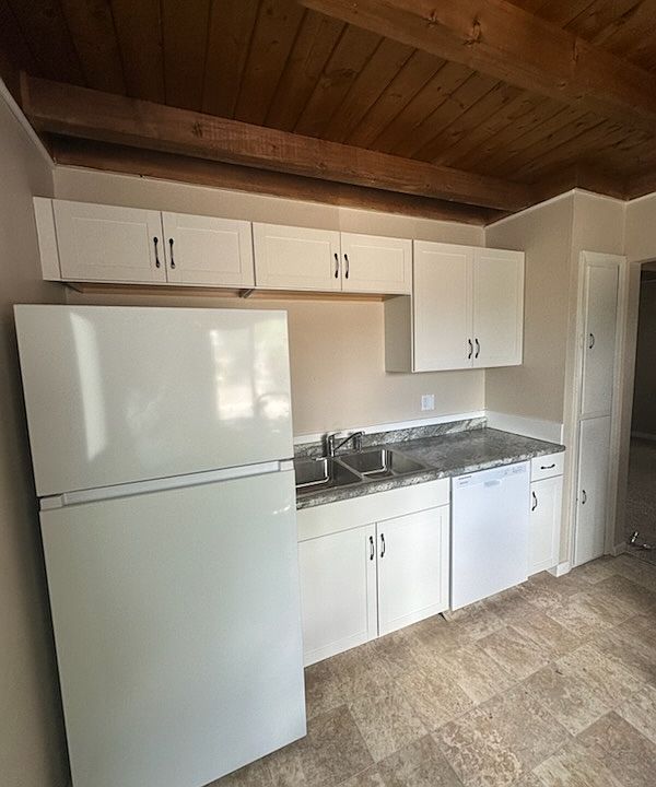 2nd image of 1407 E Gibbon St #A